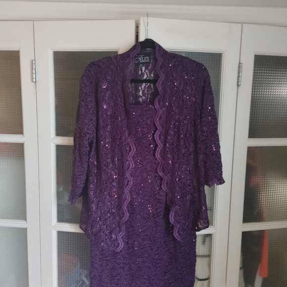 Alex Evenings Women's T-Length All Over Lace Dress with Jacket Set - Picture 7 of 11